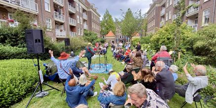 Licht en Geluid Huren voor Buurtfeest | Complete Feestpakketten | SpeakerVerhuur.nl Licht en geluid huren voor een buurtfeest met professionele speakers, verlichting, microfoons en complete feestpakketten