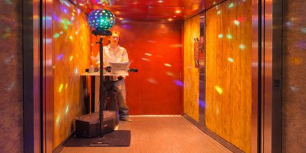 Compact licht en geluid met accu voor lift party huren Lift feest met professioneel geluid