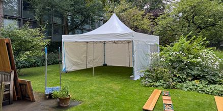 Licht en Geluid Huren voor Tuinfeest | Buitenfeest Verlichting & Geluidsset Maak jouw tuinfeest compleet met professionele licht- en geluidsapparatuur. Huur buitenbestendige speakers, sfeerverlichting, microfoons en feestverlichting voor elke tuin of terras.