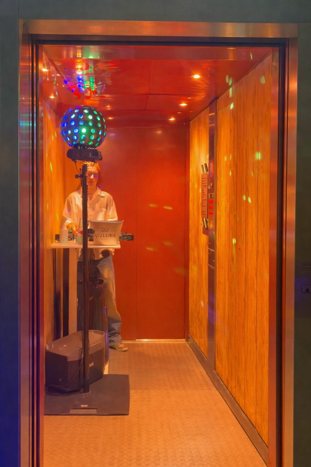 Geluid huren voor feest in lift