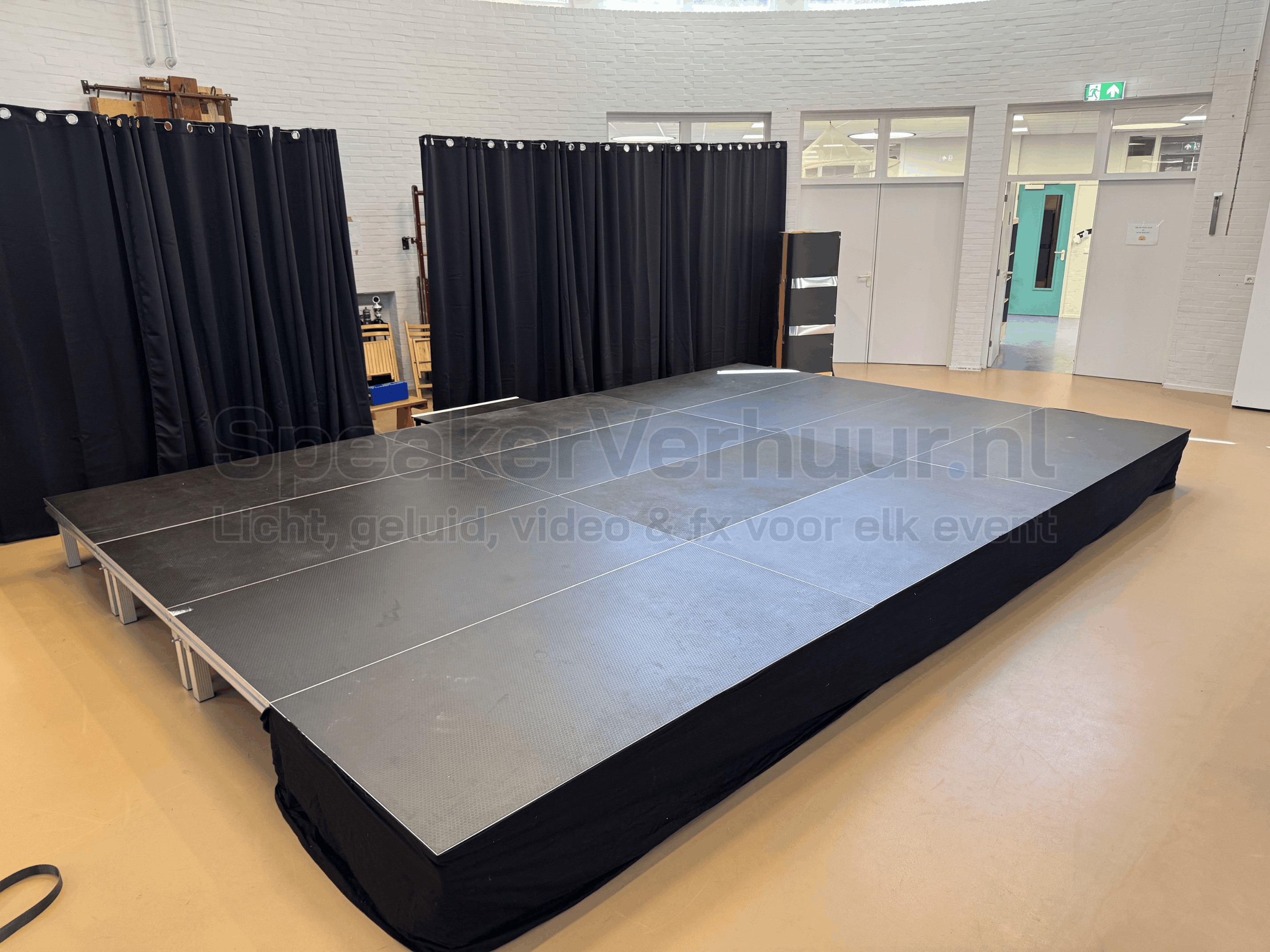 Podium huren voor musical, theaterproductie, schoolvoorstelling en live optreden