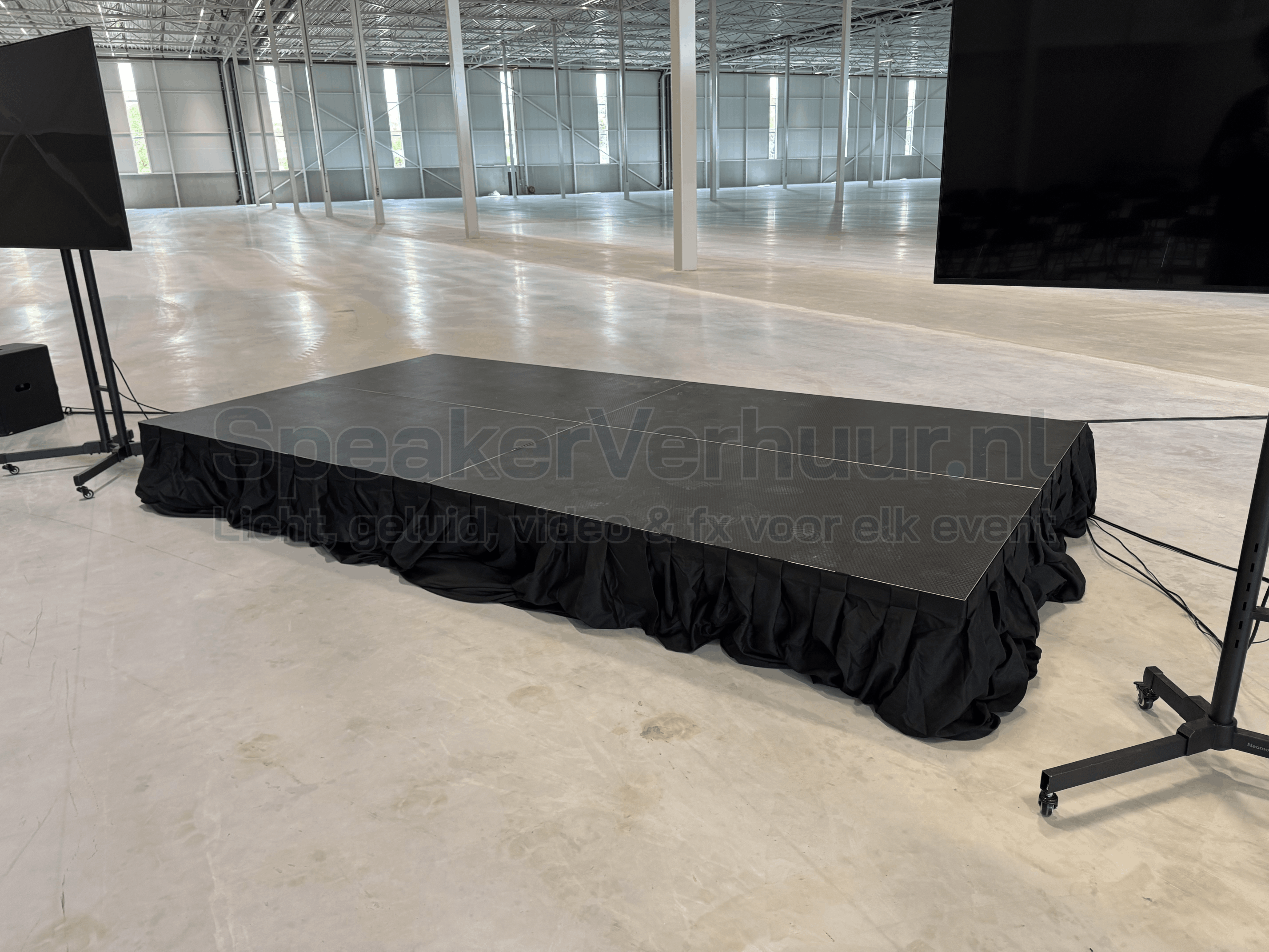 Klein podium huren voor presentatie, seminar, lezing, congres en zakelijke bijeenkomst