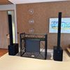 LD Systems MAUI 28 G3 voor DJ-set huren | SpeakerVerhuur.nl LD Systems MAUI 28 G3 actieve kolomspeaker naast een professionele DJ-set voor feesten, bruiloften en evenementen.