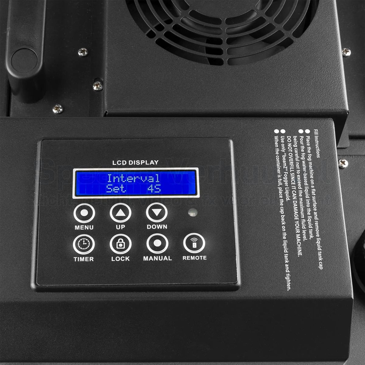 Bedieningspaneel van de BeamZ Professional LF1400 low fogger met display, instelknoppen en DMX-bediening voor nauwkeurige controle van het laaghangende rookeffect.