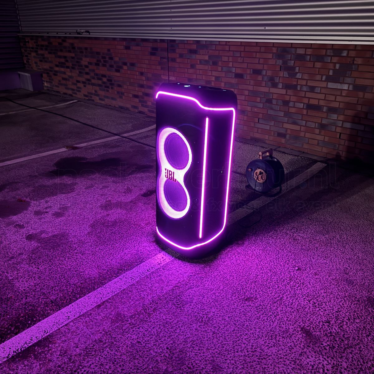 JBL PartyBox Ultimate met krachtige ingebouwde RGB-lichteffecten voor feesten, evenementen en complete partybeleving.