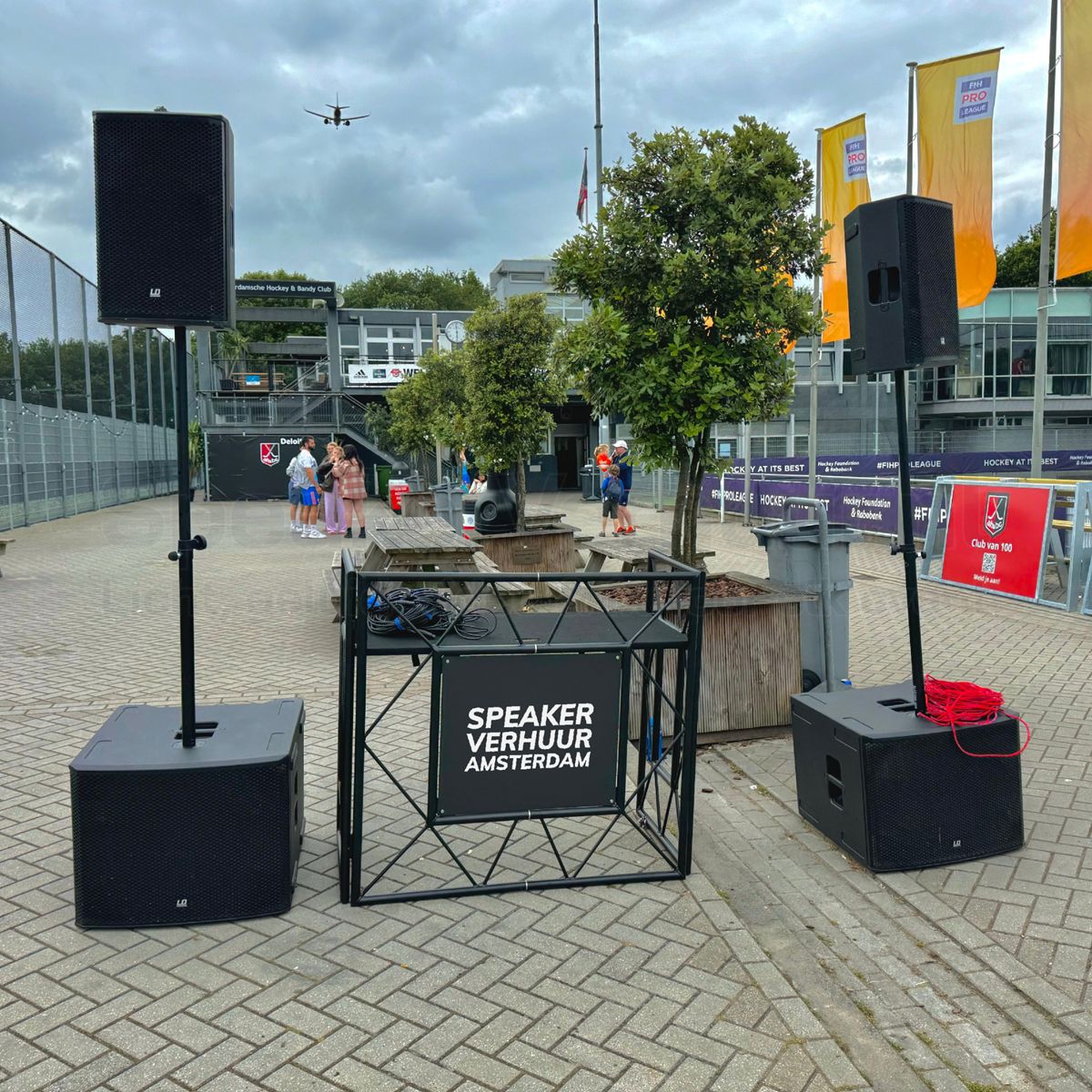 LD Systems Stinger 12A G3 actieve speaker voor omroep, muziek en evenementen op een hockeyveld of sportlocatie.