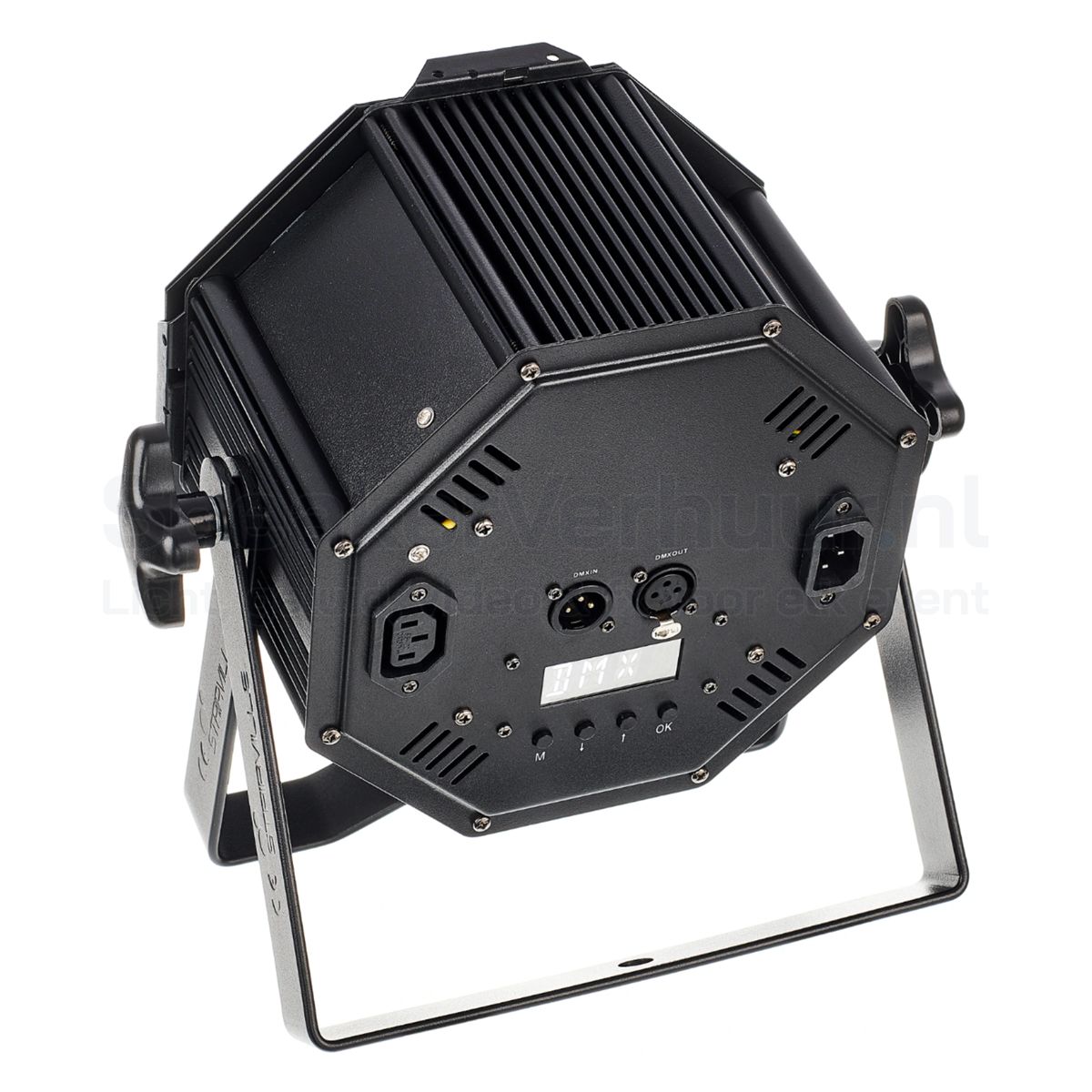 Podium verlichting spot achterkant huren | SpeakerVerhuur.nl Achterzijde van een podium verlichting spot met stroom- en DMX-aansluitingen, bedieningspaneel en professionele montagebeugel voor evenementen en producties.