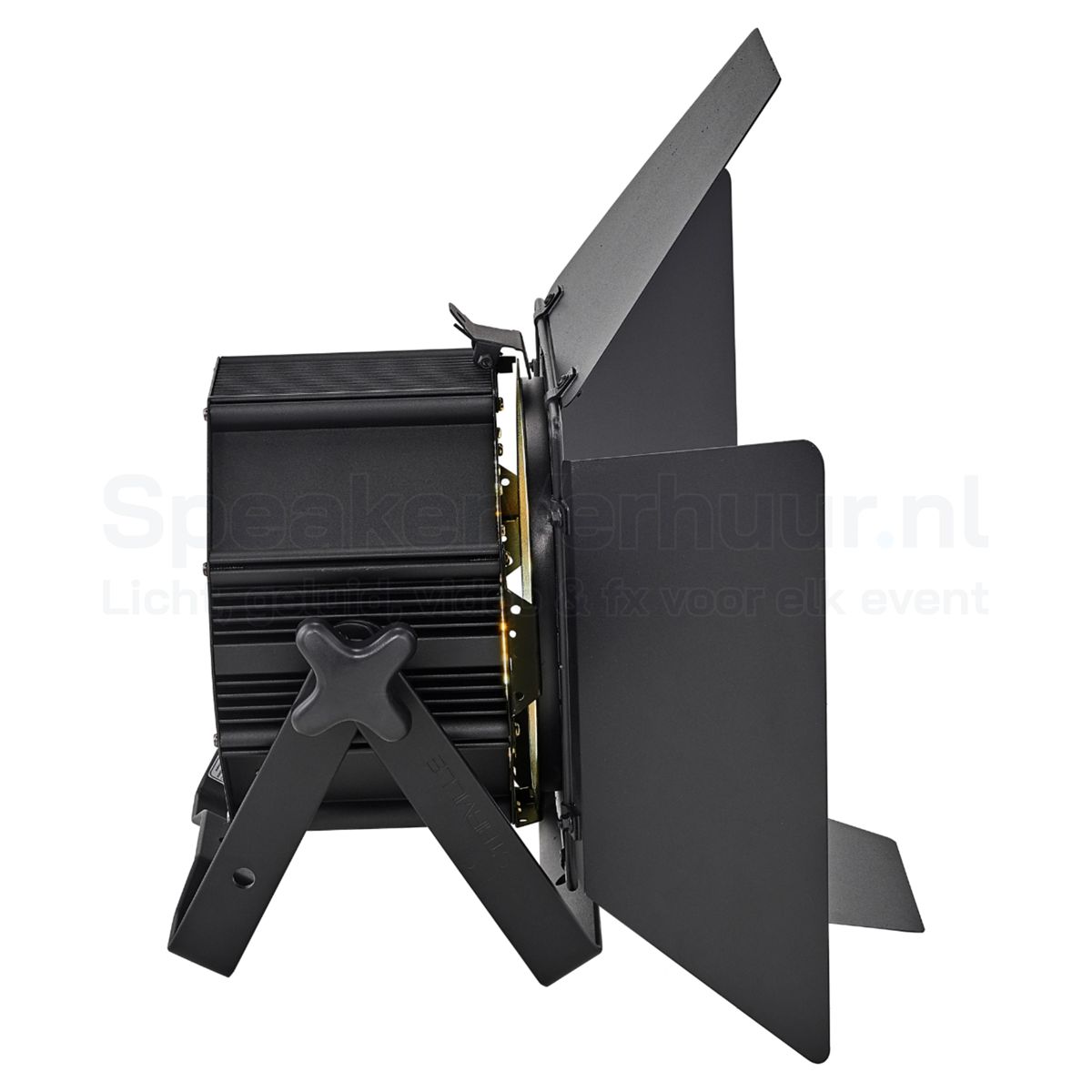 Podium verlichting spot zijkant huren | SpeakerVerhuur.nl Zijaanzicht van een podium verlichting spot met verstelbare montagebeugel en robuuste behuizing voor professioneel gebruik.