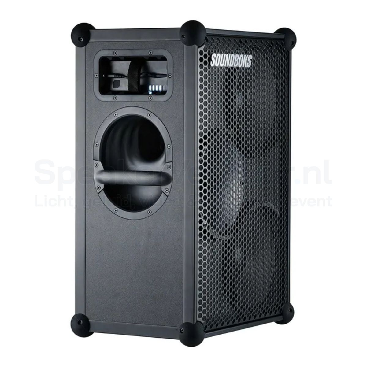 Zijaanzicht van de Soundboks 3 draagbare Bluetooth speaker met robuuste behuizing en krachtige geluidsweergave.