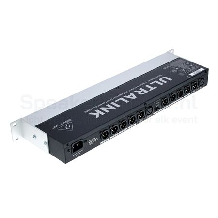 Achterzijde van de Behringer DS2800 XLR signaalsplitter met XLR-ingangen, XLR-uitgangen en professionele aansluitingen voor het verdelen van audiosignalen tijdens evenementen en live producties.