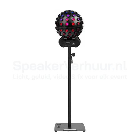 Discobal lamp zwart huren | SpeakerVerhuur.nl Discobal lamp in zwarte uitvoering huren voor het verlichten van een spiegelbol tijdens feesten, bruiloften, evenementen, clubs en DJ-shows met een klassiek lichteffect.
