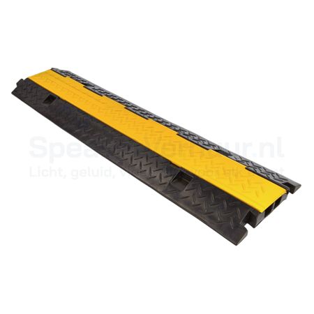 Kabeldrempel 100 cm met scharnierdeksel en 2 kanalen huren | SpeakerVerhuur.nl Kabeldrempel van 100 cm met scharnierdeksel en 2 kabelkanalen huren voor het veilig beschermen van stroom- en signaalkabels tijdens evenementen, festivals, beurzen en producties.